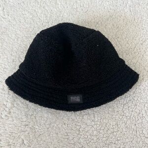 UNWORN UGG Black Sherpa Hat